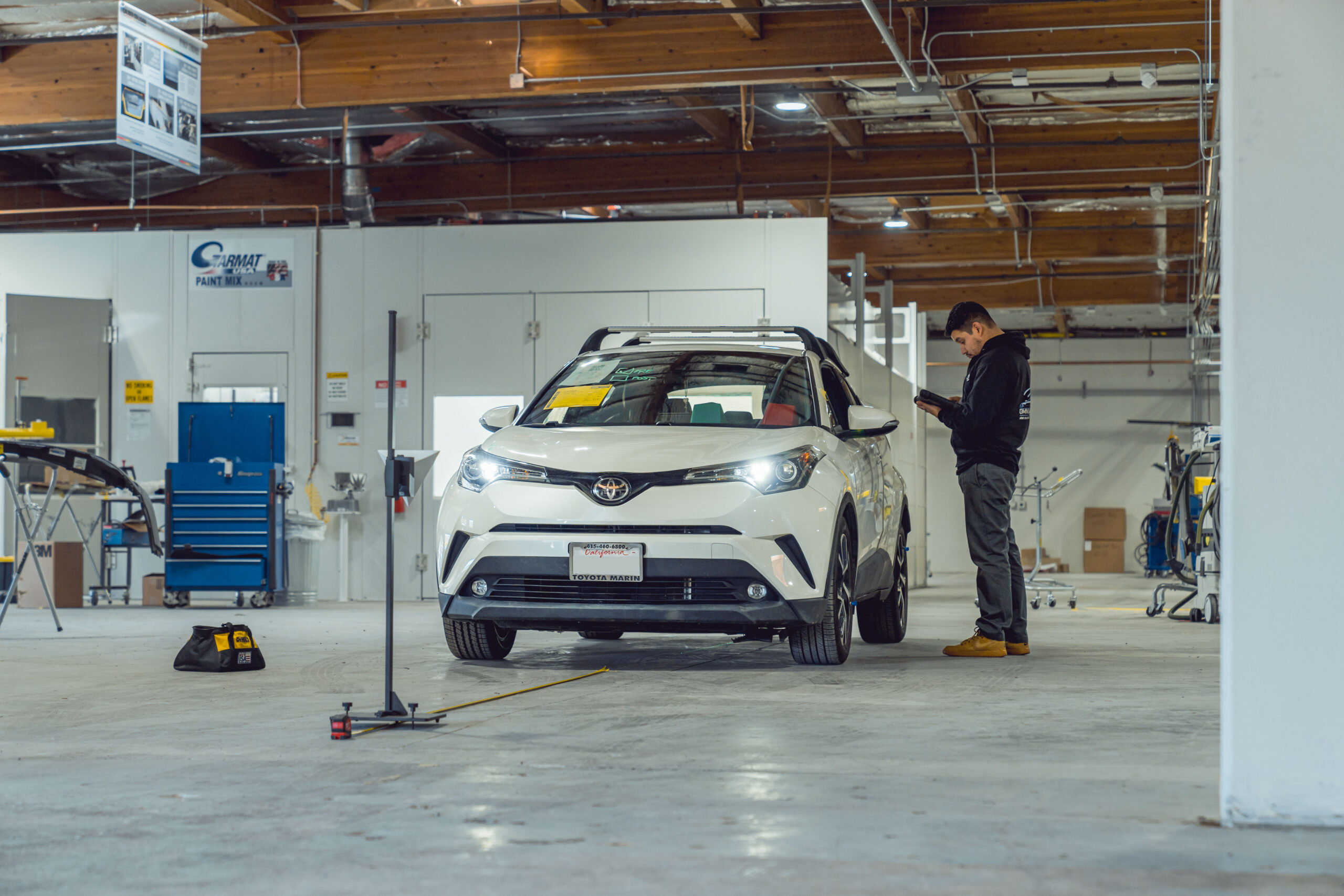 Omni Tech performing a mobile vehicle diagnostic.